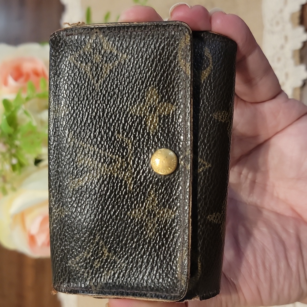 Authentic Louis Vuitton key case
